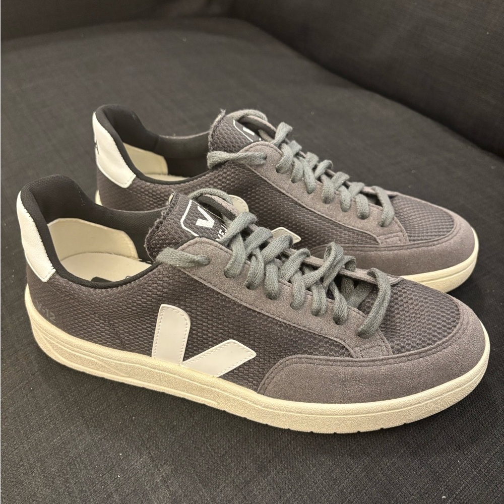 Veja Men's V-12 Mesh Graphite White Sneakers US 7/ EUR 40